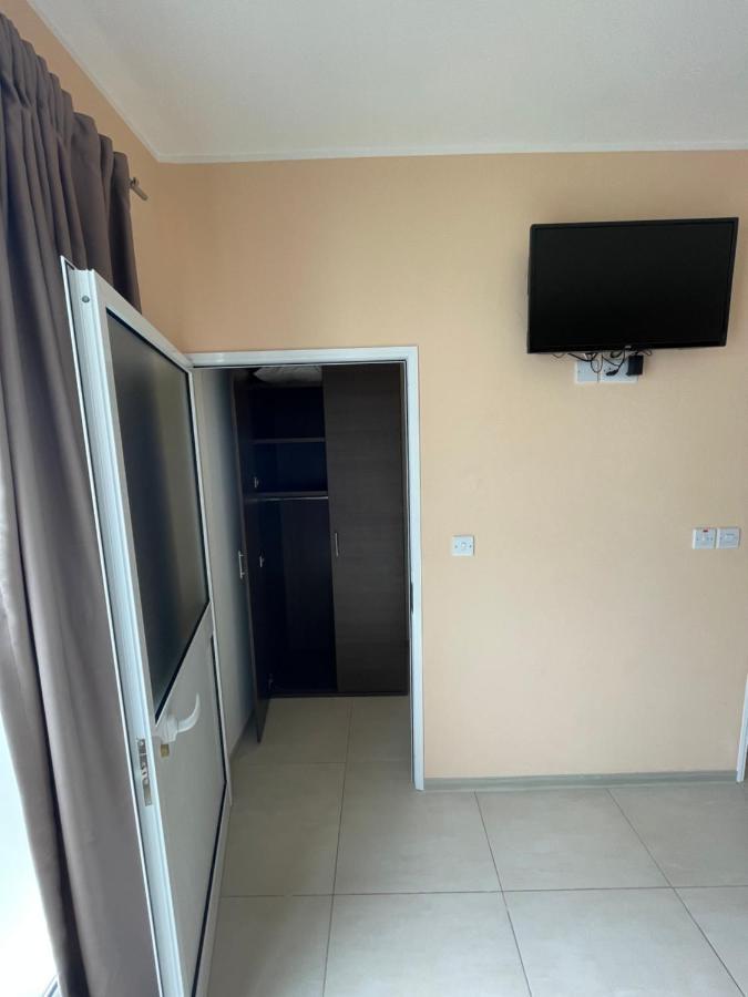 Sogdiana Guest House Сент Джулианс Экстерьер фото