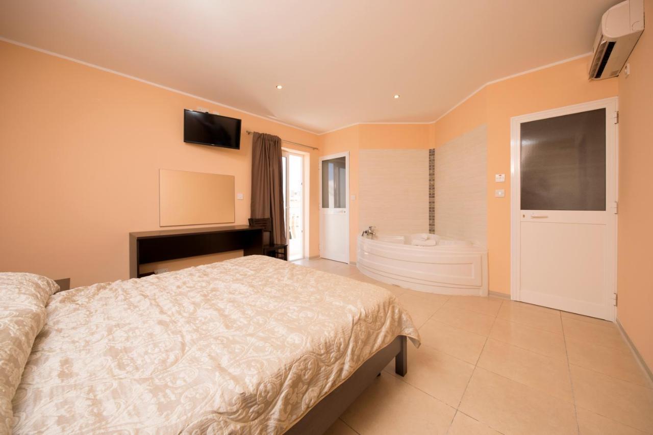 Sogdiana Guest House Сент Джулианс Экстерьер фото