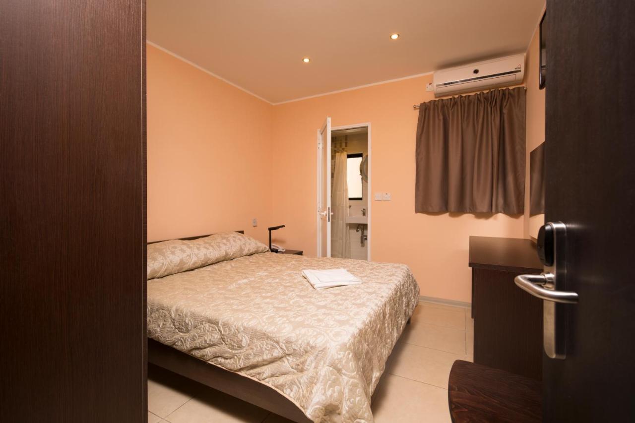 Sogdiana Guest House Сент Джулианс Экстерьер фото