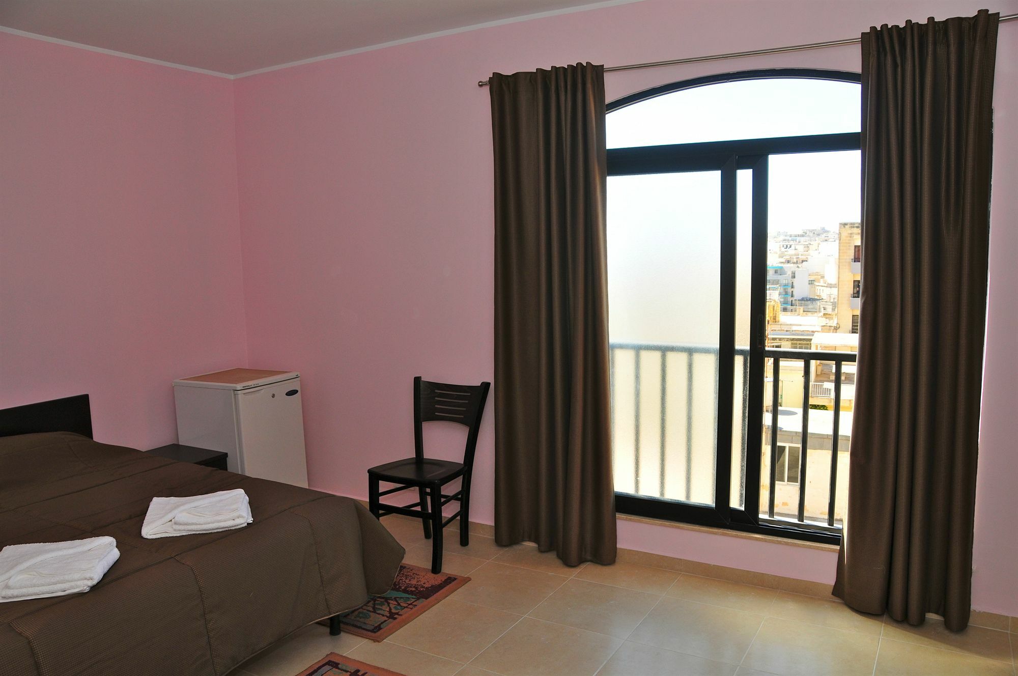 Sogdiana Guest House Сент Джулианс Экстерьер фото