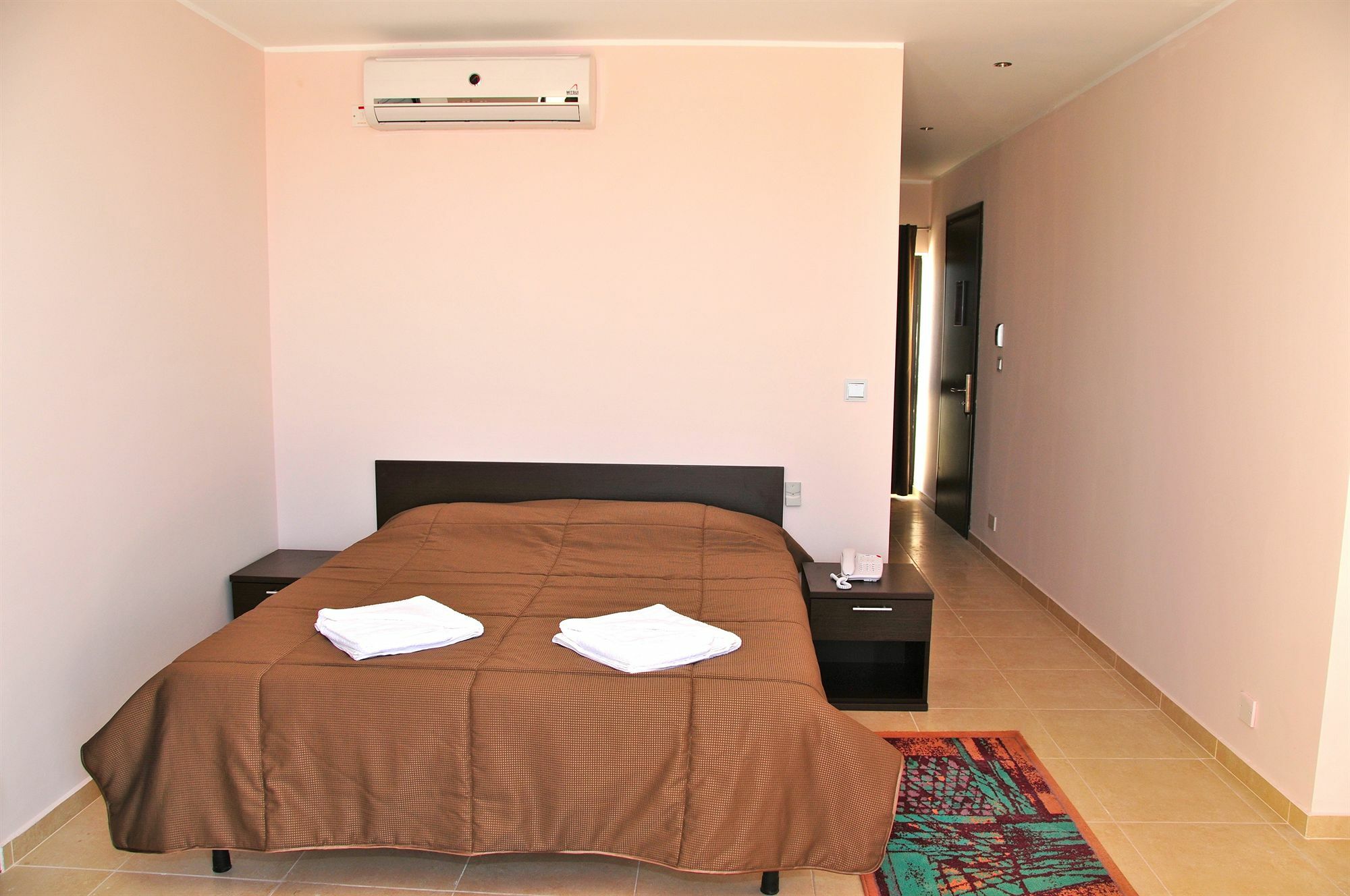 Sogdiana Guest House Сент Джулианс Экстерьер фото