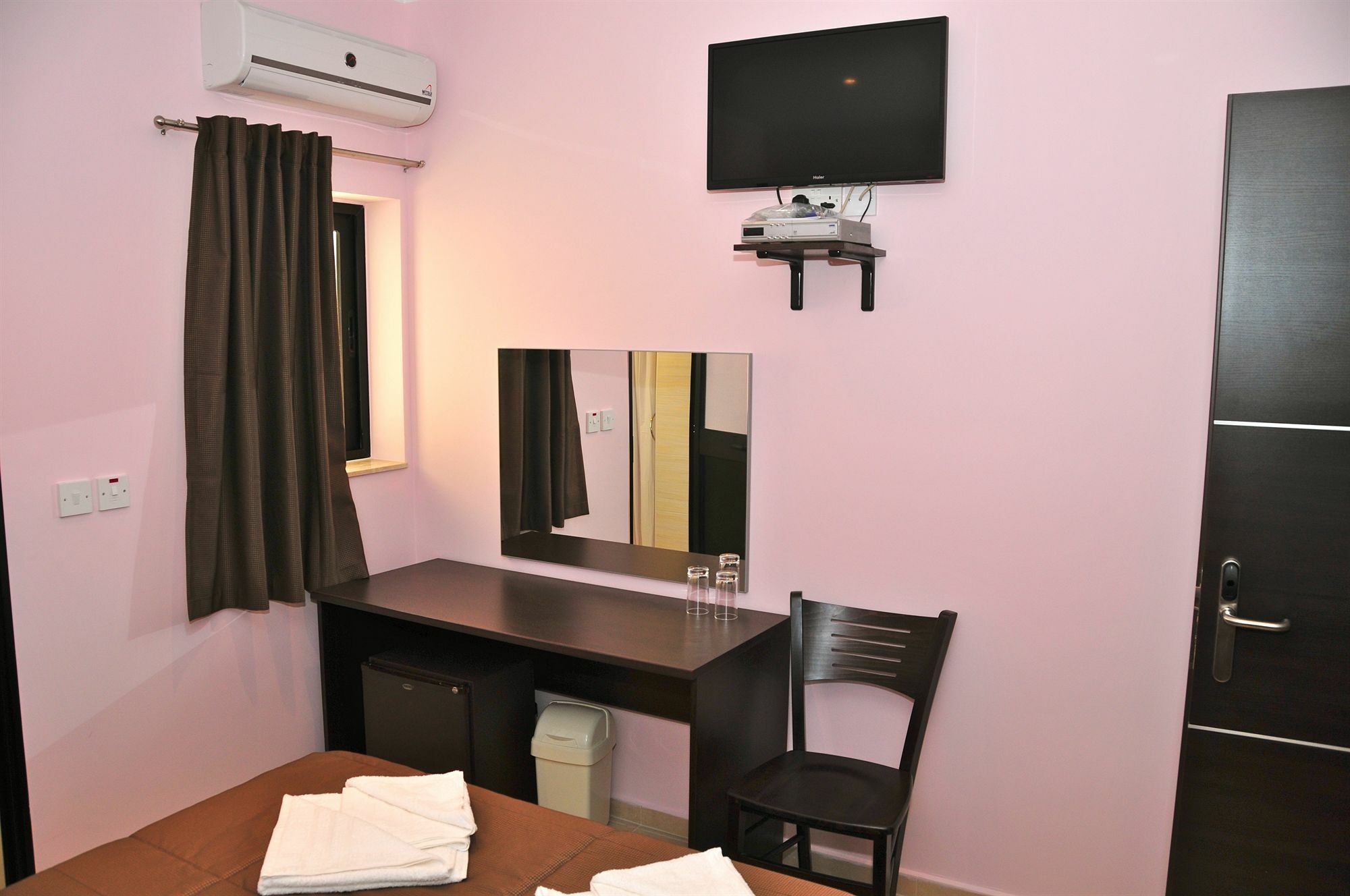 Sogdiana Guest House Сент Джулианс Экстерьер фото