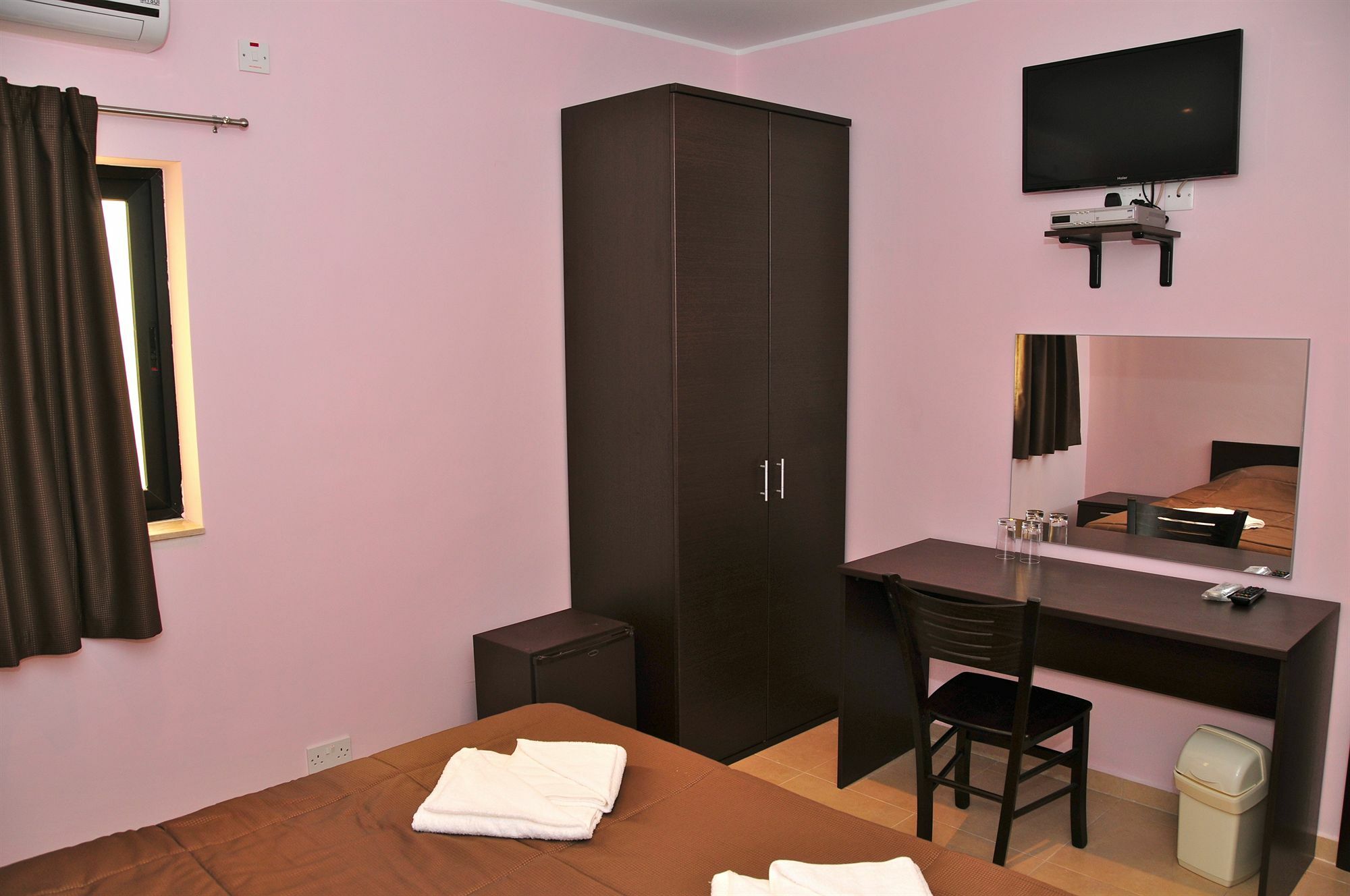 Sogdiana Guest House Сент Джулианс Экстерьер фото
